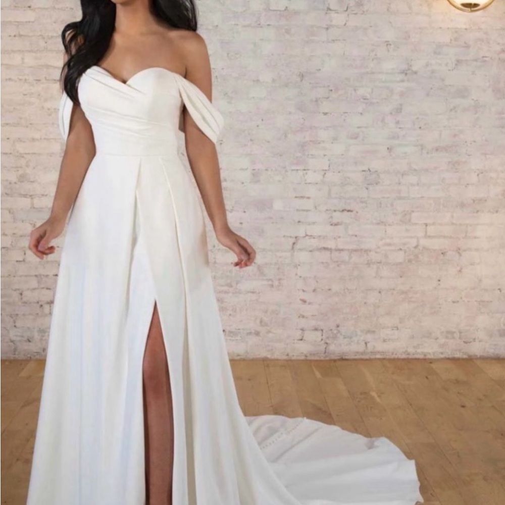 Elegant Stella York Wedding Dress